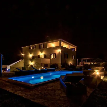 Vila Divina