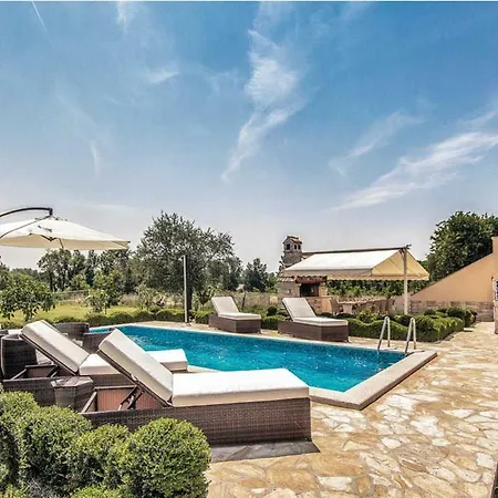 Divina Villa *