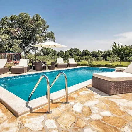 Divina Villa *
